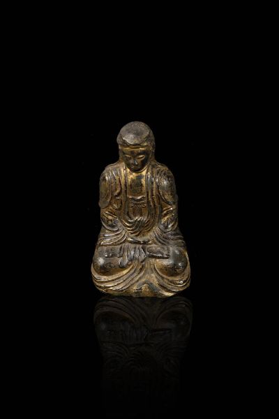 BUDDHA : Piccolo Buddha in bronzo dorato seduto nella posizione del loto  Cina  dinastia Qing  XVIII Sec. 11 5x6 cm  - Asta Arte Orientale - Associazione Nazionale - Case d'Asta italiane