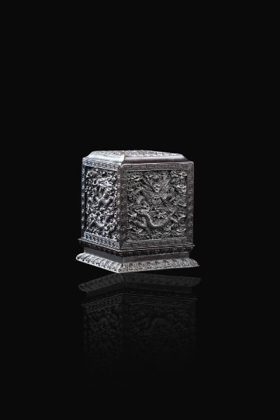 PORTA SIGILLO : Porta sigillo in legno di Zitan  Cina  dinastia Qing  XIX Sec. 13 5x11x11 cm  - Asta Arte Orientale - Associazione Nazionale - Case d'Asta italiane