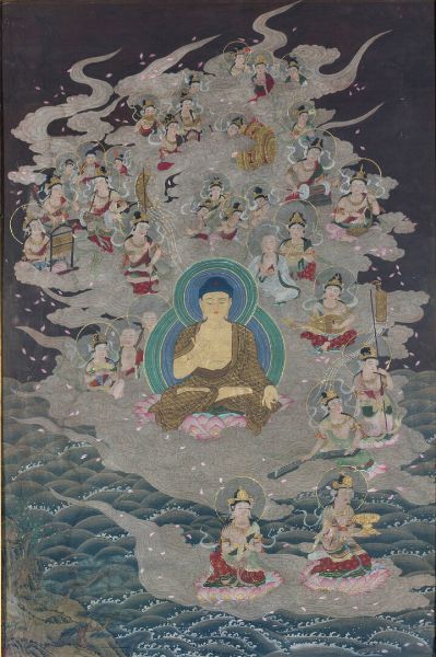 DIPINTO : Dipinto su seta rappresentante Buddha seduto nella posizione del loto tra le nuvole  Cina  Repubblica  XX Sec. 110x71 cm  - Asta Arte Orientale - Associazione Nazionale - Case d'Asta italiane