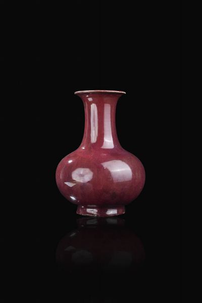 VASO : Vaso in porcellana sangue di bue  Cina  dinastia Qing  XIX Sec. 29x21 cm  - Asta Arte Orientale - Associazione Nazionale - Case d'Asta italiane