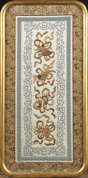 RICAMO : Ricamo rappresentante festoni entro cornice dorata  Cina  Repubblica  XX Sec. 63 5x32 cm  - Asta Arte Orientale - Associazione Nazionale - Case d'Asta italiane