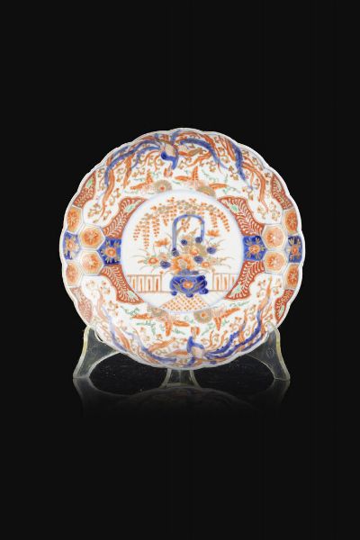 PIATTO : Piatto in porcellana Imari  Giappone  XIX Sec. 4x22 cm  - Asta Arte Orientale - Associazione Nazionale - Case d'Asta italiane