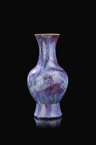 VASO : Vaso in porcellana flambe sui toni del viola  Cina  dinastia Qing  XIX Sec. 45x21 5 cm  - Asta Arte Orientale - Associazione Nazionale - Case d'Asta italiane