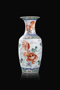 VASO - Vaso in porcellana Famiglia Rosa decorato con cani di Pho  Cina  Repubblica  XX Sec. 55x24 cm