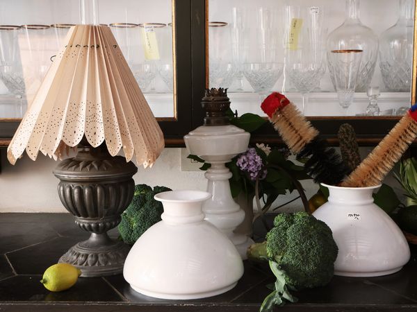 Due lumi ad olio  - Asta D�ballage. Occasioni in asta - Associazione Nazionale - Case d'Asta italiane