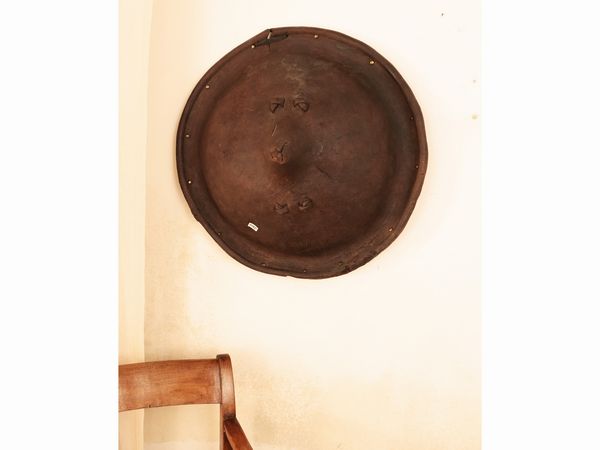 Scudo circolare in cuoio, Etiopia inizio del XX secolo  - Asta D�ballage. Occasioni in asta - Associazione Nazionale - Case d'Asta italiane