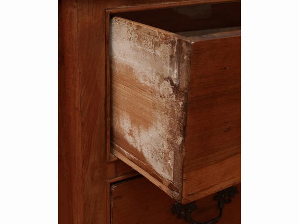 Cassettone impiallacciato ed intarsiato in noce  - Asta D�ballage. Occasioni in asta - Associazione Nazionale - Case d'Asta italiane