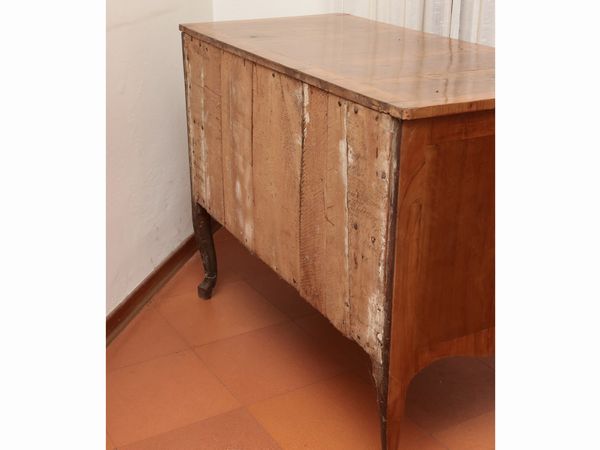 Cassettone impiallacciato ed intarsiato in noce  - Asta D�ballage. Occasioni in asta - Associazione Nazionale - Case d'Asta italiane