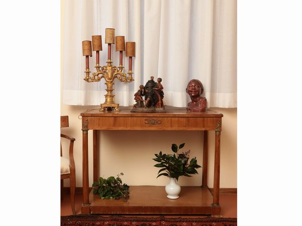 Console impiallacciata ed intarsiata in ciliegio  - Asta D�ballage. Occasioni in asta - Associazione Nazionale - Case d'Asta italiane