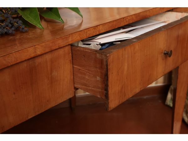 Tavolo impiallacciato ed intarsiato in ciliegio  - Asta D�ballage. Occasioni in asta - Associazione Nazionale - Case d'Asta italiane