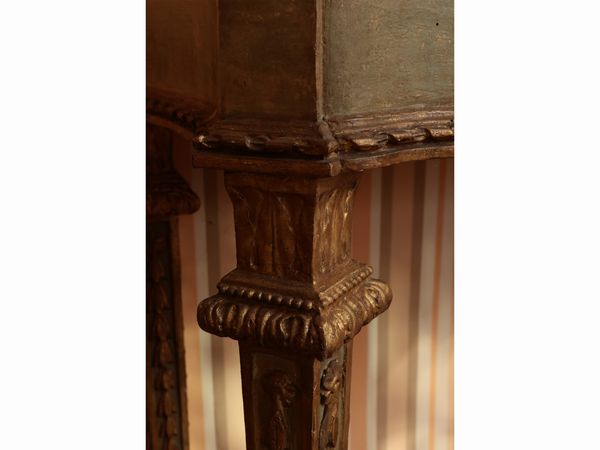 Console in legno tinto verde acqua e lumeggiato in oro  - Asta D�ballage. Occasioni in asta - Associazione Nazionale - Case d'Asta italiane