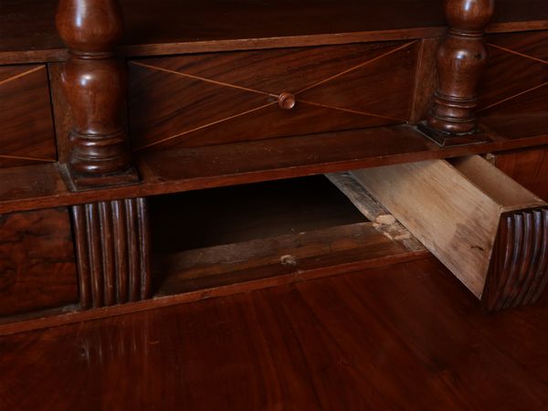 Secretaire impiallacciato in noce e radica di noce  - Asta D�ballage. Occasioni in asta - Associazione Nazionale - Case d'Asta italiane