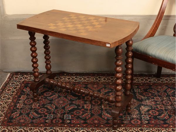 Tavolino basso da gioco in noce  - Asta D�ballage. Occasioni in asta - Associazione Nazionale - Case d'Asta italiane