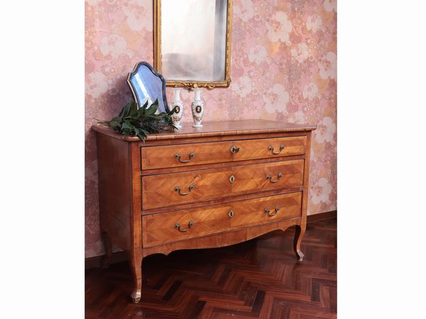 Cassettone impiallacciato ed intarsiato in ciliegio  - Asta D�ballage. Occasioni in asta - Associazione Nazionale - Case d'Asta italiane