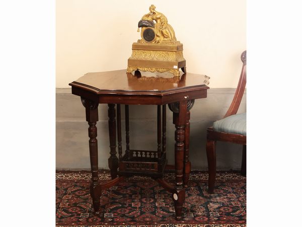 Tavolo da appoggio in noce  - Asta D�ballage. Occasioni in asta - Associazione Nazionale - Case d'Asta italiane