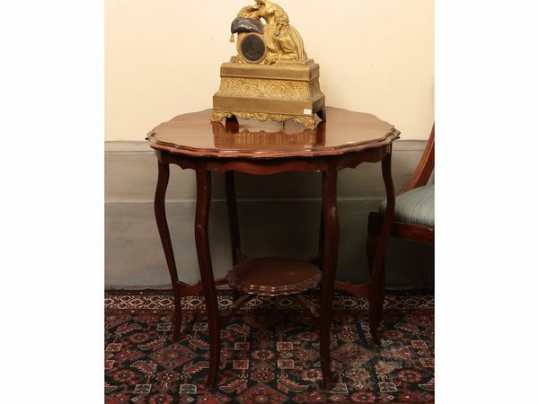 Tavolo da appoggio in noce  - Asta D�ballage. Occasioni in asta - Associazione Nazionale - Case d'Asta italiane