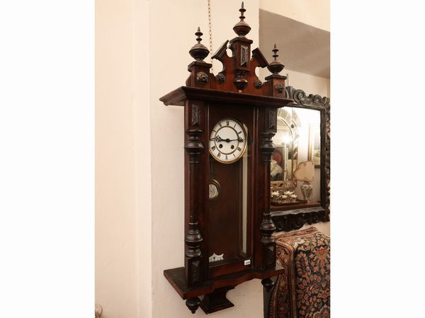 Orologio pensile a pendolo in noce  - Asta D�ballage. Occasioni in asta - Associazione Nazionale - Case d'Asta italiane