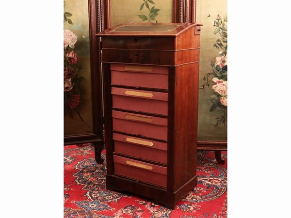 Scrivimpiedi impiallacciato in piuma di mogano  - Asta D�ballage. Occasioni in asta - Associazione Nazionale - Case d'Asta italiane