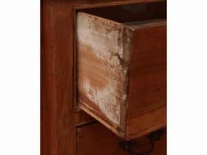 Cassettone impiallacciato ed intarsiato in noce  - Asta D�ballage. Occasioni in asta - Associazione Nazionale - Case d'Asta italiane