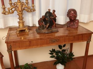 Console impiallacciata ed intarsiata in ciliegio  - Asta D�ballage. Occasioni in asta - Associazione Nazionale - Case d'Asta italiane