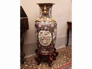 Grande vaso a balaustro in porcellana  - Asta D�ballage. Occasioni in asta - Associazione Nazionale - Case d'Asta italiane