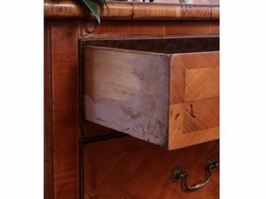 Cassettone impiallacciato ed intarsiato in ciliegio  - Asta D�ballage. Occasioni in asta - Associazione Nazionale - Case d'Asta italiane