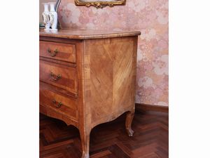 Cassettone impiallacciato ed intarsiato in ciliegio  - Asta D�ballage. Occasioni in asta - Associazione Nazionale - Case d'Asta italiane