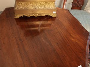 Tavolo da appoggio in noce  - Asta D�ballage. Occasioni in asta - Associazione Nazionale - Case d'Asta italiane