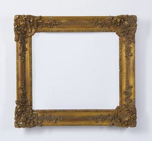 MANIFATTURA FRANCESE DELLA METÀ DEL XIX SECOLO - Cornice in legno e pastiglia dorata