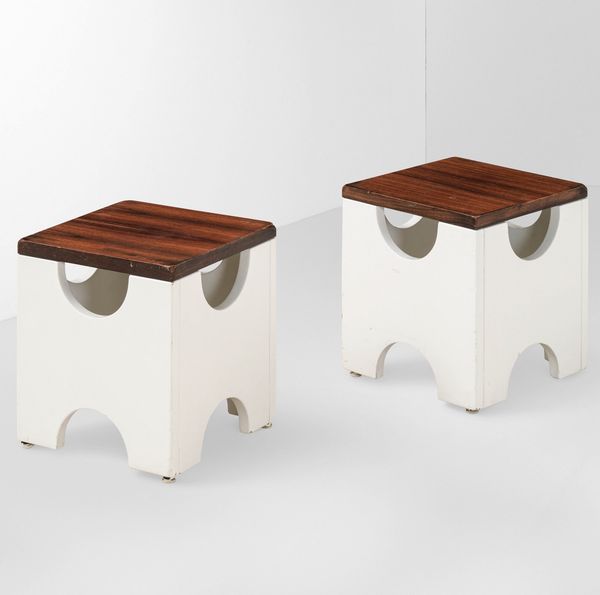 ETTORE SOTTSASS : Coppia di pouf mod. T29  - Asta Design Lab - Associazione Nazionale - Case d'Asta italiane