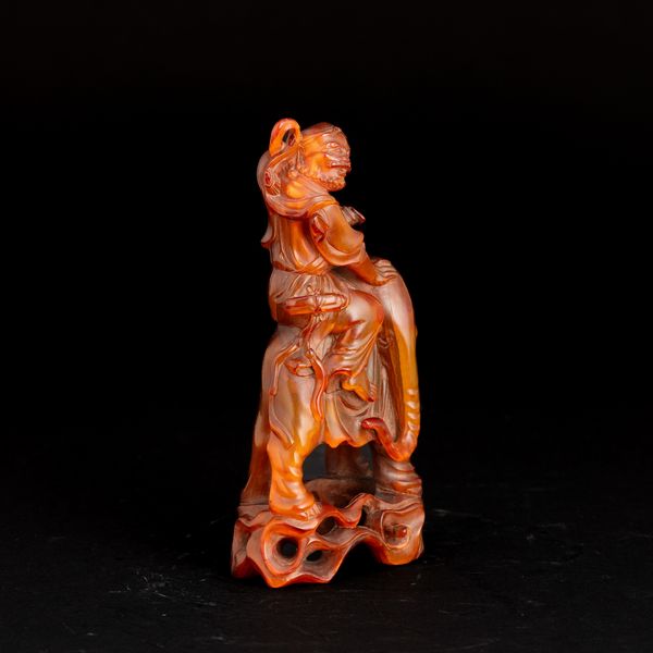 Figura di personaggio ed elefante in ambra, Cina, XIX secolo  - Asta Fine Asian Works of Art - Associazione Nazionale - Case d'Asta italiane