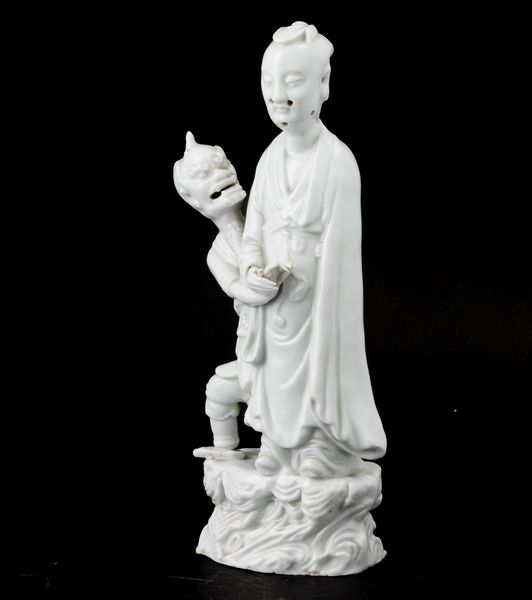 Figura di due divinità tra le nuvole in porcellana Blanc de Chine, Cina, Dinastia Qing, XX secolo  - Asta Fine Asian Works of Art - Associazione Nazionale - Case d'Asta italiane
