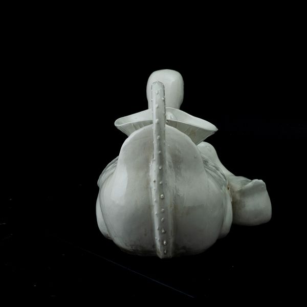 Versatoio in porcellana bianca raffigurante paperelle, Cina, Dinastia Qing, prima metà XIX secolo  - Asta Fine Asian Works of Art - Associazione Nazionale - Case d'Asta italiane