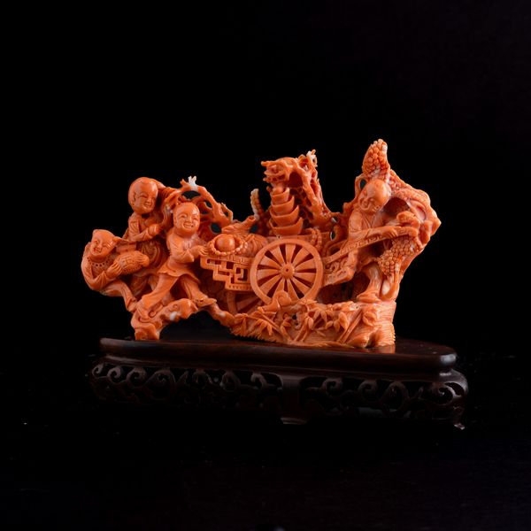 Figura in corallo raffigurante personaggi venditori, Cina, XIX secolo  - Asta Fine Asian Works of Art - Associazione Nazionale - Case d'Asta italiane