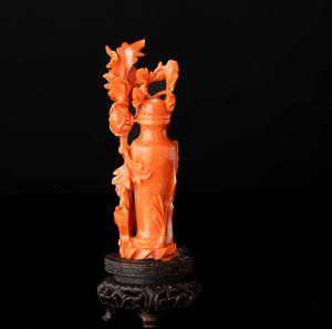 Snuff bottle in corallo scolpito, Cina, Dinastia Qing, inizio XX secolo  - Asta Fine Asian Works of Art - Associazione Nazionale - Case d'Asta italiane