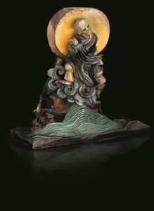 Portacandele in Fahua bifacciale raffigurante due immortali in grès, Cina, Dinastia Ming, XVII secolo  - Asta Fine Asian Works of Art - Associazione Nazionale - Case d'Asta italiane