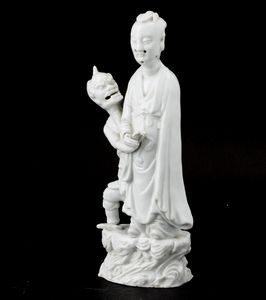 Figura di due divinità tra le nuvole in porcellana Blanc de Chine, Cina, Dinastia Qing, XX secolo  - Asta Fine Asian Works of Art - Associazione Nazionale - Case d'Asta italiane