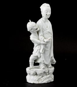 Figura di due divinità tra le nuvole in porcellana Blanc de Chine, Cina, Dinastia Qing, XX secolo  - Asta Fine Asian Works of Art - Associazione Nazionale - Case d'Asta italiane