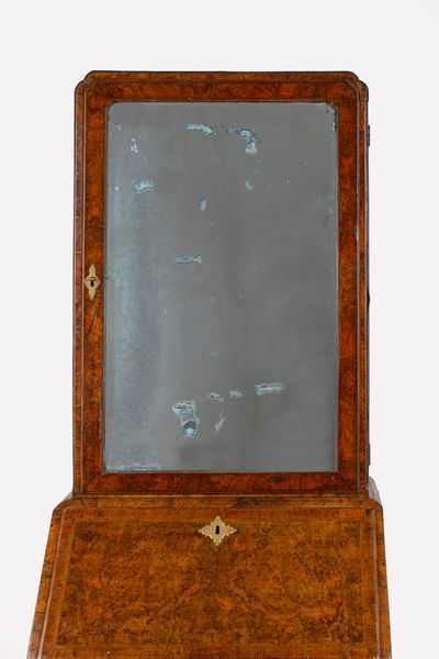 Piccolo trumeau lastronato e filettato, Inghilterra, secolo XVIII  - Asta Incanti d'Arte - Associazione Nazionale - Case d'Asta italiane