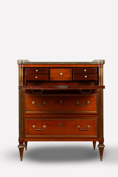 Cassettone con scrittoio lastronato in mogano, secolo XIX  - Asta Incanti d'Arte - Associazione Nazionale - Case d'Asta italiane