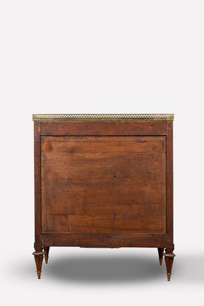 Cassettone con scrittoio lastronato in mogano, secolo XIX  - Asta Incanti d'Arte - Associazione Nazionale - Case d'Asta italiane