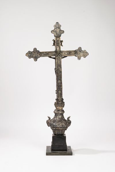 Croce astile in argento cesellato e sbalzato  - Asta Incanti d'Arte - Associazione Nazionale - Case d'Asta italiane