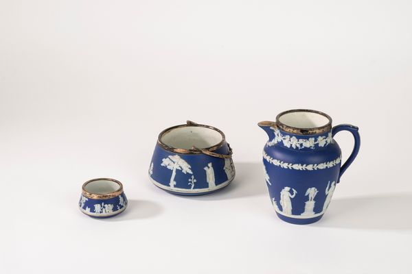 Lotto composto da tre oggetti in jasperware, manifattura Wedgwood, secolo XX  - Asta Incanti d'Arte - Associazione Nazionale - Case d'Asta italiane