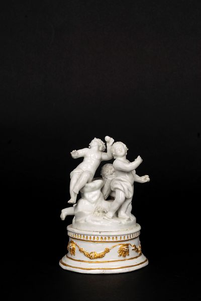 Gruppo scultoreo in porcellana raffigurante putti che raccolgono uova, manifattura di Bassano, seconda metÃ  del secolo XVIII  - Asta Incanti d'Arte - Associazione Nazionale - Case d'Asta italiane