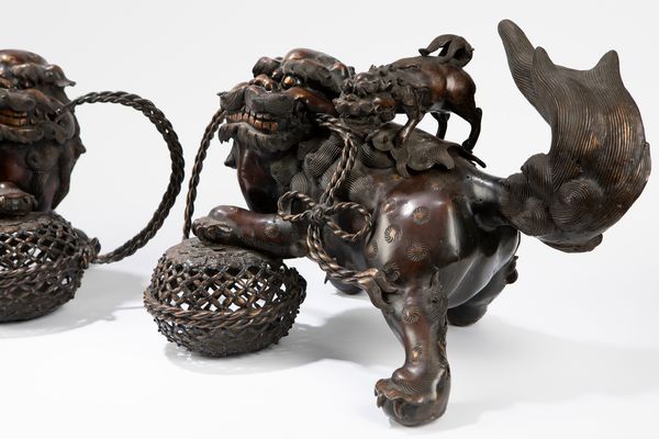 Due grandi incensieri in bronzo con coperchio  - Asta Incanti d'Arte - Associazione Nazionale - Case d'Asta italiane