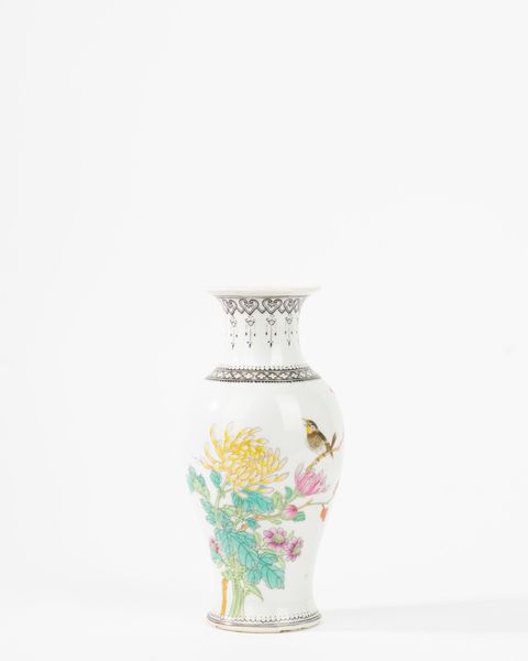 Piccolo vaso in porcellana famiglia rosa  - Asta Incanti d'Arte - Associazione Nazionale - Case d'Asta italiane