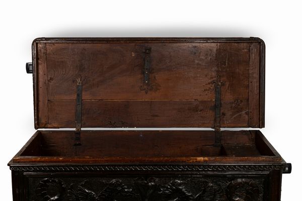 Cassapanca in legno intagliato ed ebanizzato  - Asta Incanti d'Arte - Associazione Nazionale - Case d'Asta italiane