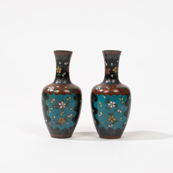 Coppia di vasetti in smalti cloisonnè, Cina secolo XX  - Asta Incanti d'Arte - Associazione Nazionale - Case d'Asta italiane