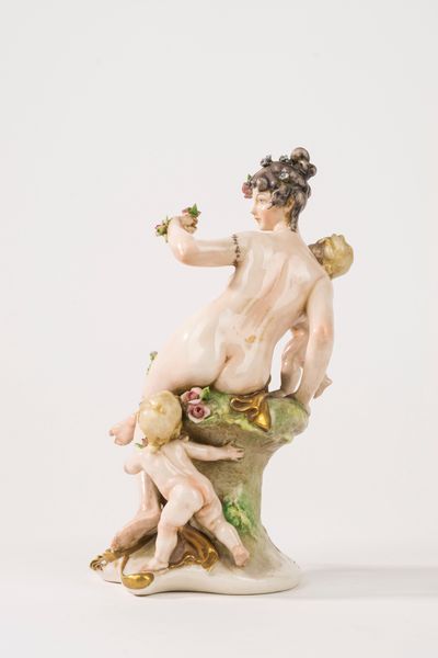 Coppia di sculture in porcellana policroma,  raffiguranti Bacco e Flora, secolo XX  - Asta Incanti d'Arte - Associazione Nazionale - Case d'Asta italiane