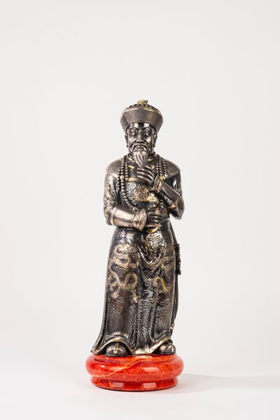Scultura argentata raffigurante Dignitario, Cina, secolo XX  - Asta Incanti d'Arte - Associazione Nazionale - Case d'Asta italiane